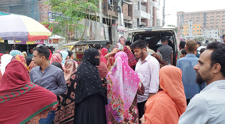 মাদারীপুরে সড়ক দুর্ঘটনায় নিহতদের পরিবারে চলছে শোকের মাতম